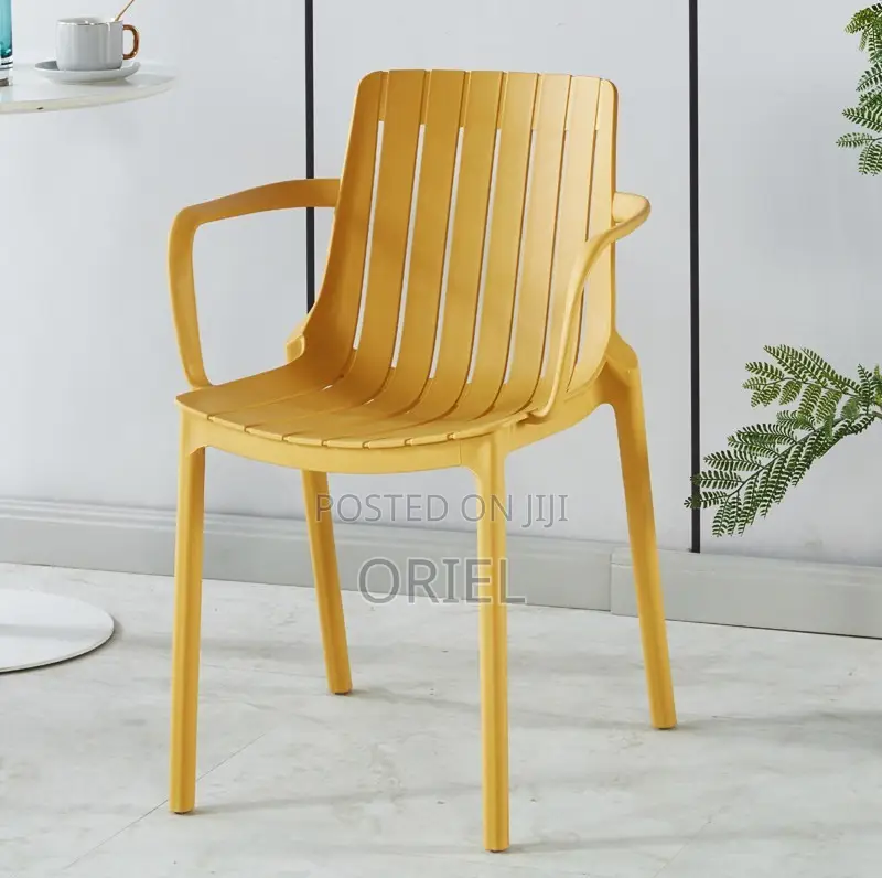 Plastic Chairs: Ergonomic Stackable Plastic Lounge Chair