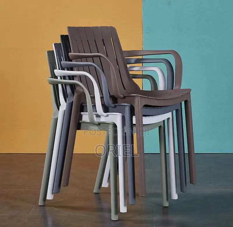 Plastic Chairs: Ergonomic Stackable Plastic Lounge Chair
