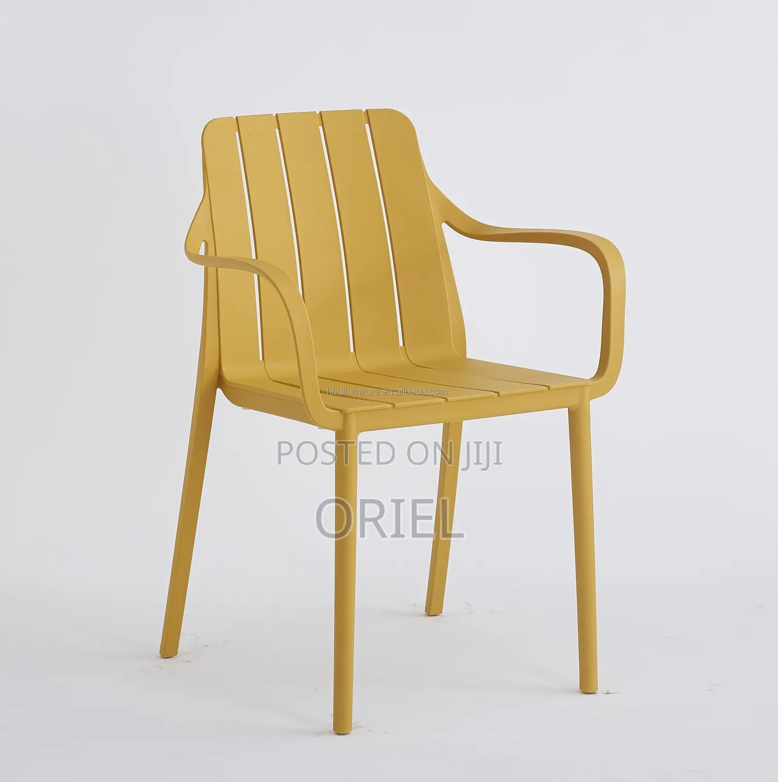 Plastic Chairs: Ergonomic Stackable Plastic Lounge Chair