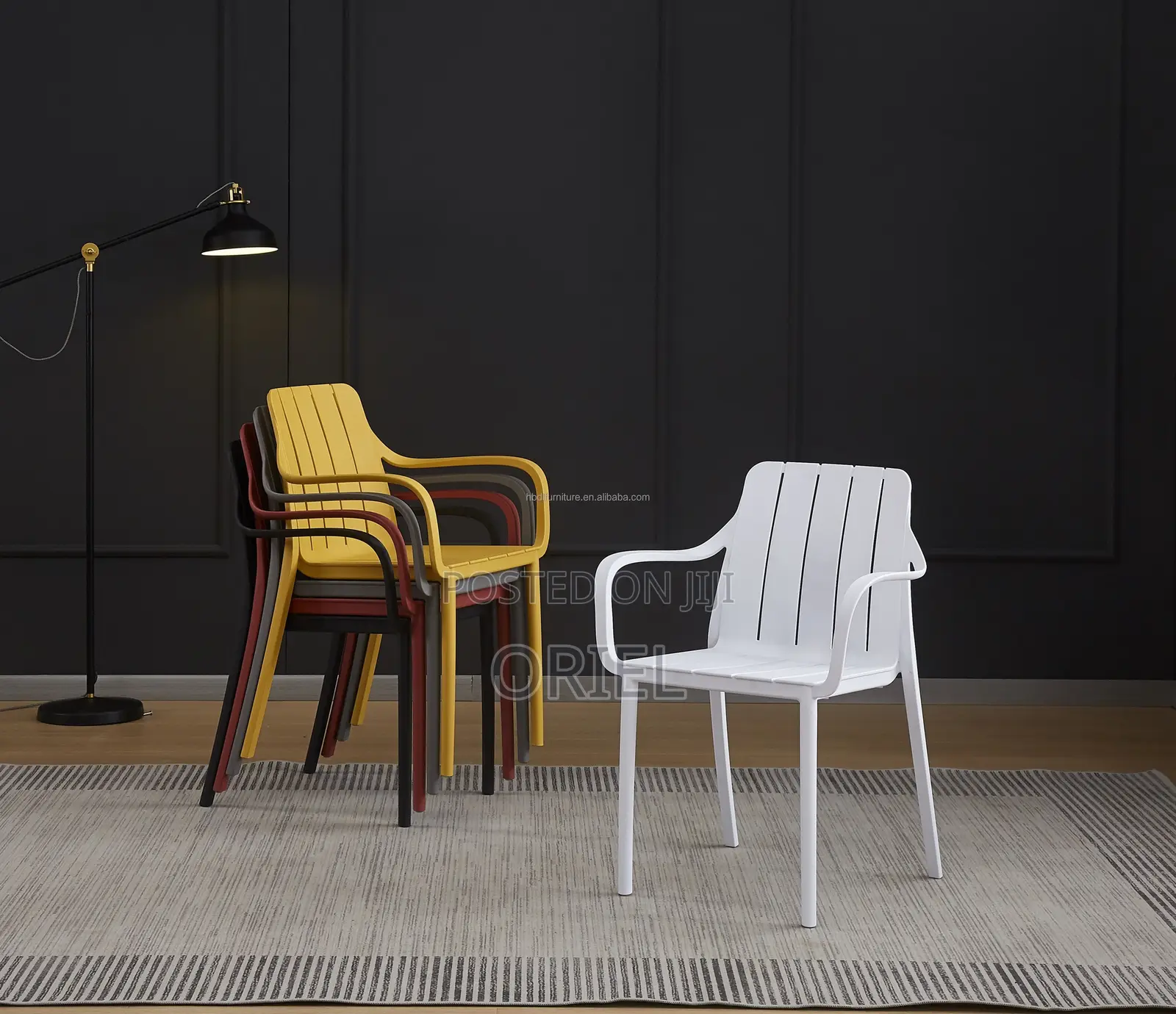 Plastic Chairs: Ergonomic Stackable Plastic Lounge Chair