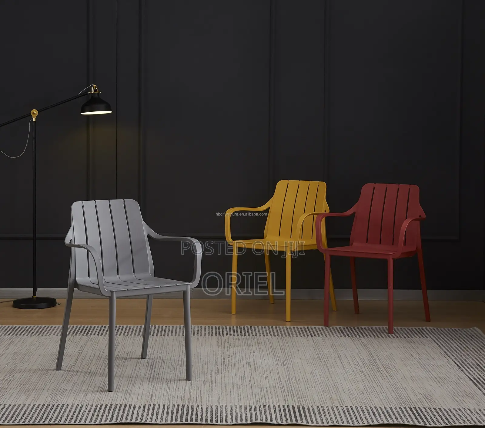 Plastic Chairs: Ergonomic Stackable Plastic Lounge Chair