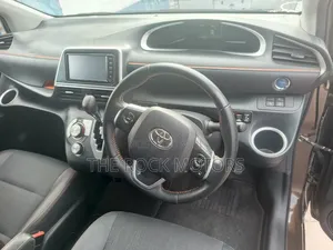 Toyota Sienta 2019 Brown