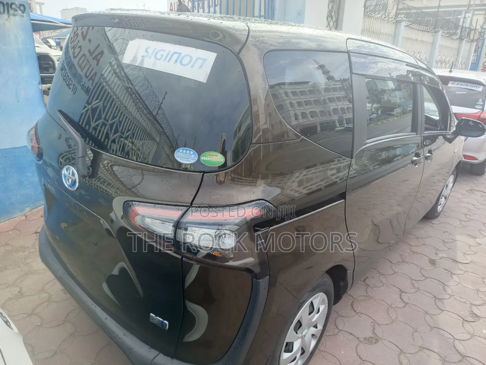 Toyota Sienta 2019 Brown