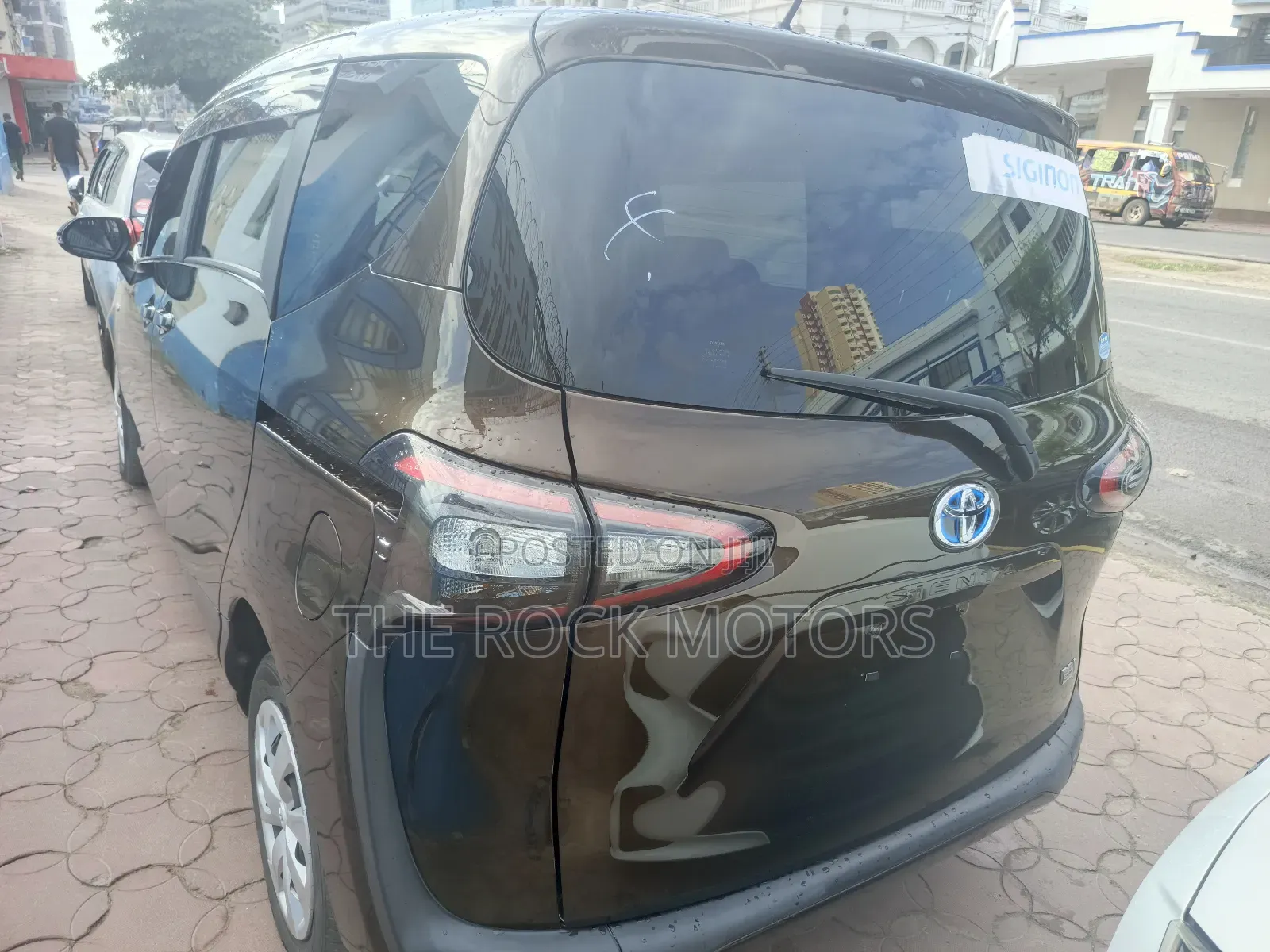 Toyota Sienta 2019 Brown