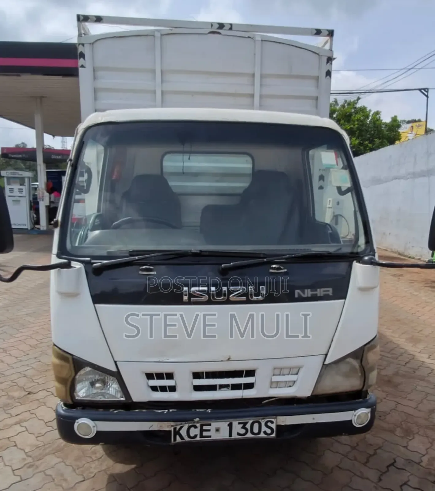 Isuzu NKR Lorry