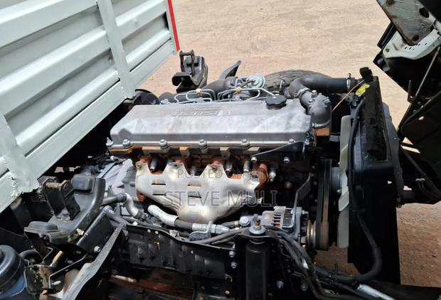 Isuzu NKR Lorry - thumbnail 6