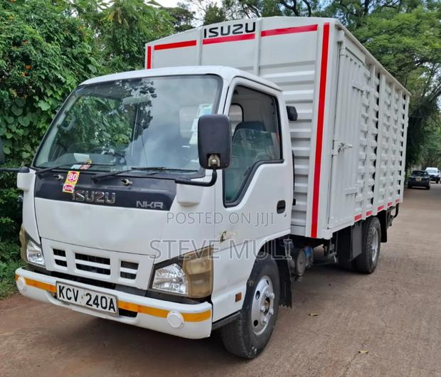 Isuzu NKR Lorry - thumbnail 3