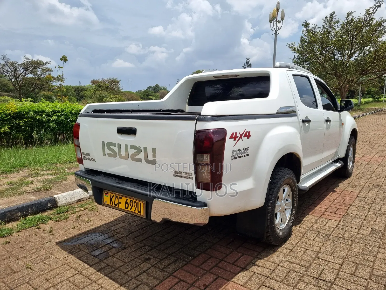 Isuzu D-MAX 2015 White