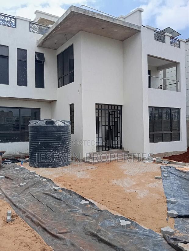 6bdrm Mansion in Syokimau, Mombasa Road for rent