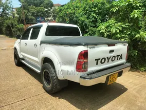 Toyota Hilux 2012 Pearl