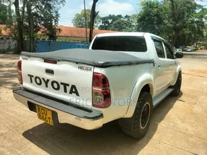 Toyota Hilux 2012 Pearl