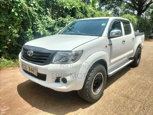 Toyota Hilux 2012 Pearl