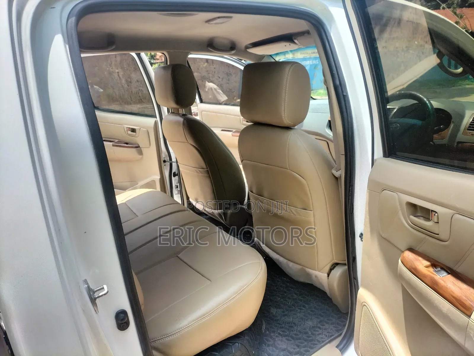 Toyota Hilux 2012 Pearl