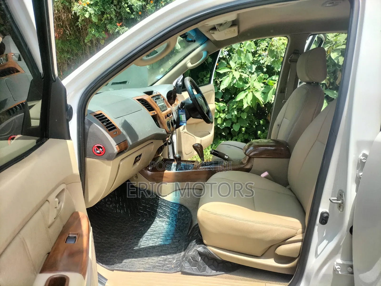 Toyota Hilux 2012 Pearl