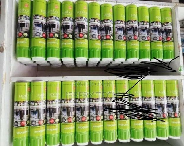 Handboss Universal Foam Cleaning Agent.