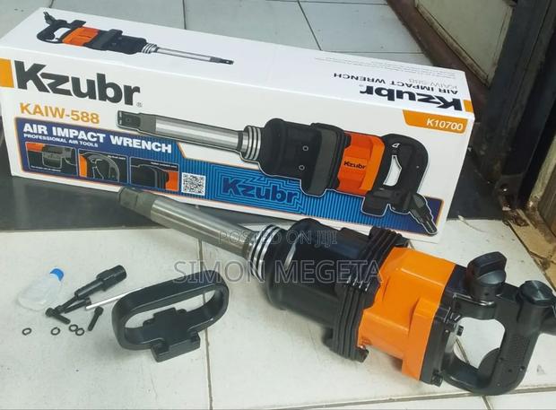 Kzubr 8-Inch Air Impact Wrench With 2800 Nm Torque.
