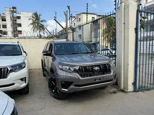 Toyota Land Cruiser Prado 2.7 2022 Gold
