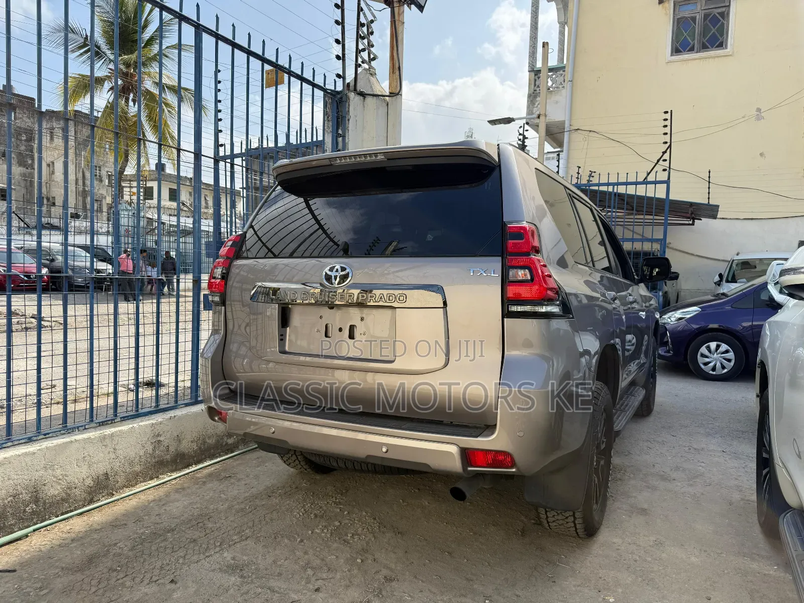 Toyota Land Cruiser Prado 2.7 2022 Gold