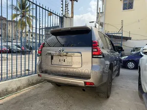 Toyota Land Cruiser Prado 2.7 2022 Gold