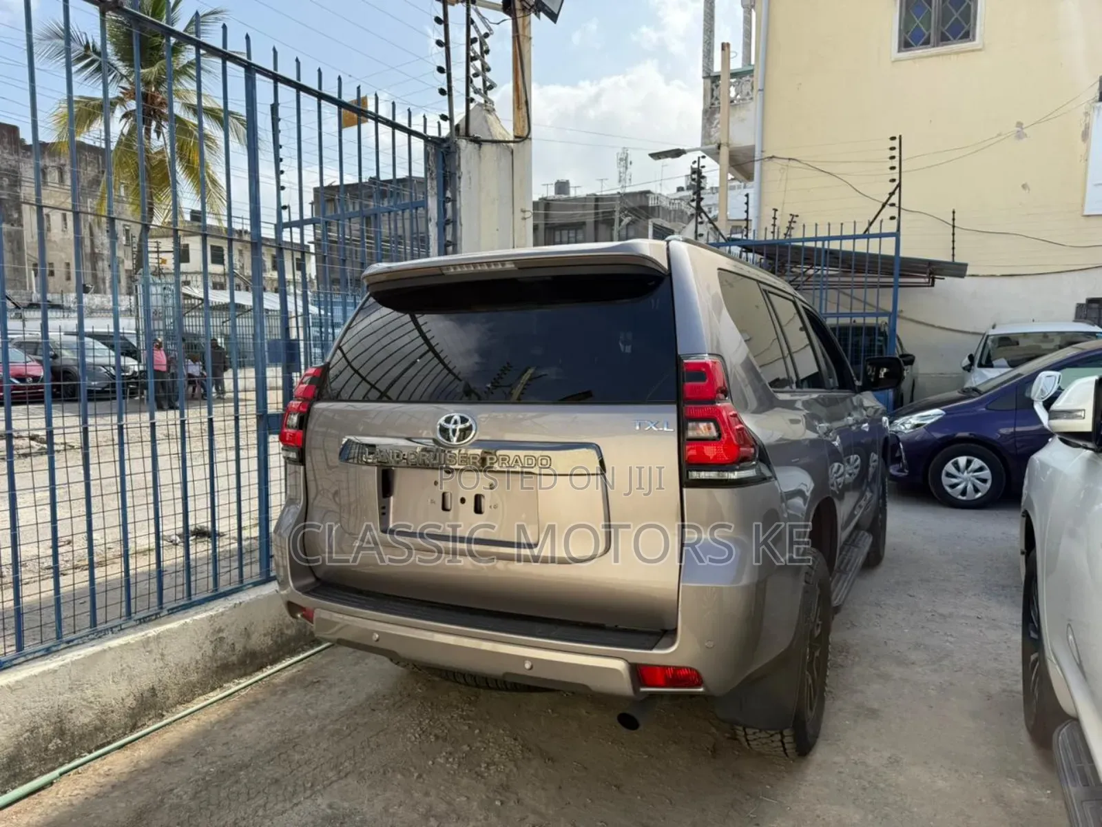 Toyota Land Cruiser Prado 2.7 2022 Gold