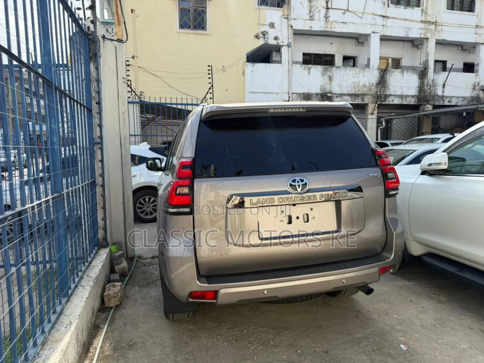 Toyota Land Cruiser Prado 2.7 2022 Gold