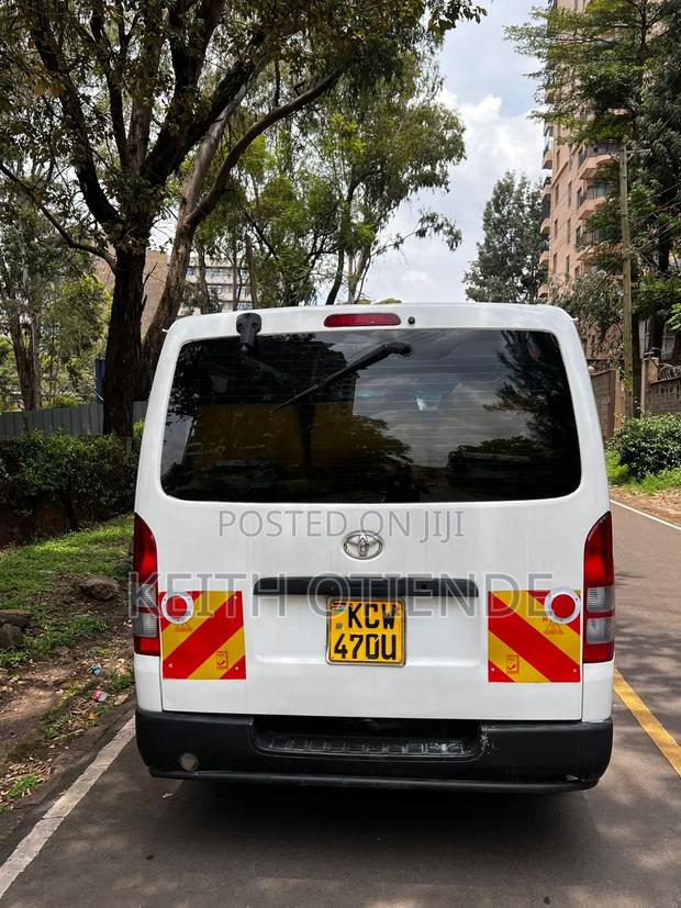 Toyota HiAce 2012 White - thumbnail 4