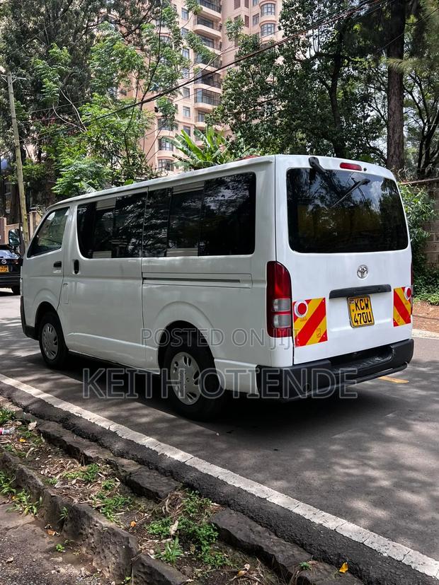 Toyota HiAce 2012 White - thumbnail 5