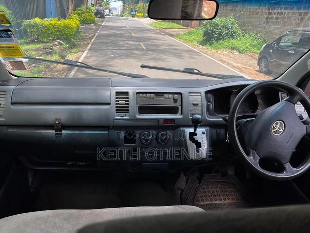 Toyota HiAce 2012 White - thumbnail 8