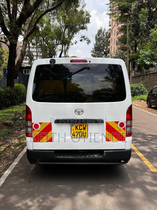 Toyota HiAce 2012 White - thumbnail 9