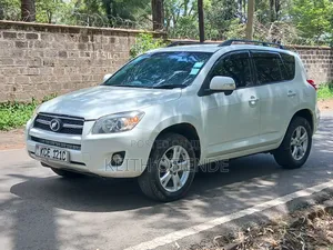 Toyota RAV4 2.5 2010 White
