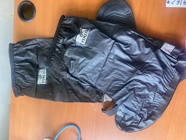 Waterproof Shoe Cover for Adults - thumbnail 2