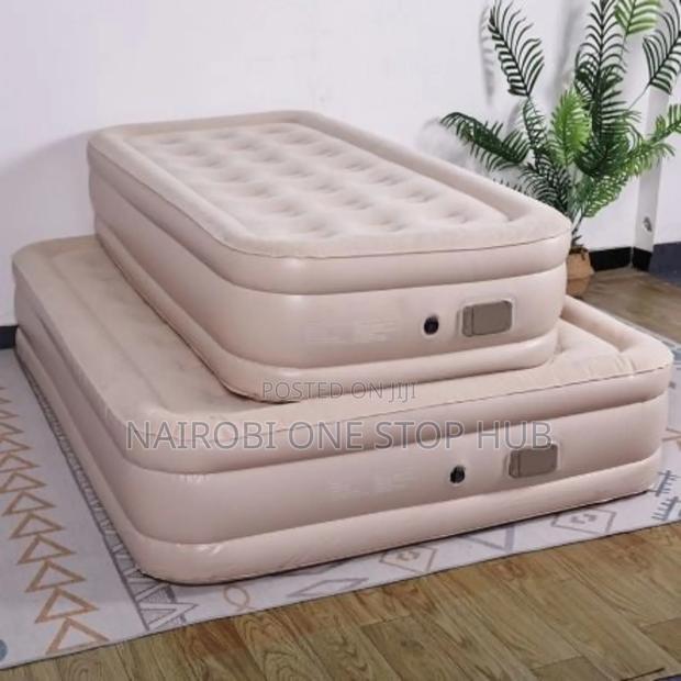 Queen Size Inflatable Airbed - thumbnail 2