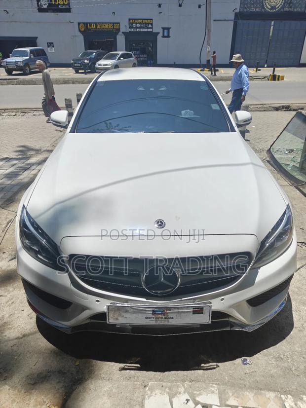 Mercedes-Benz W205 Windscreen - main view
