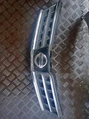 Nissan Tiida 2008 Grill