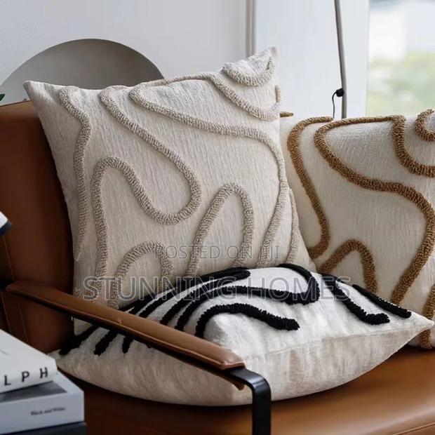 Minimalist Bohomeian Tufted Pillow Cases - thumbnail 3