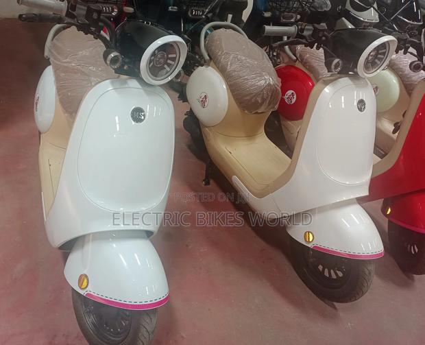 New Motorcycle 2025 White - thumbnail 2