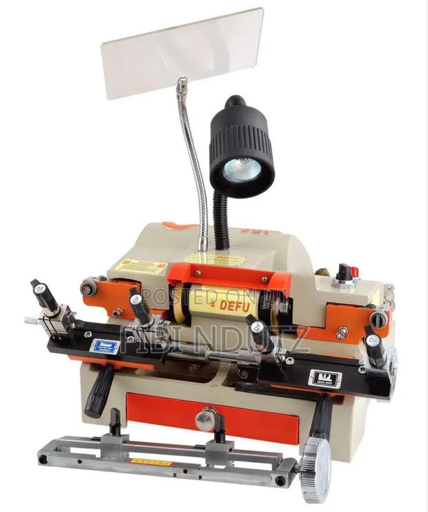 Quality Key Cutting Machine/Key Cutting Machine