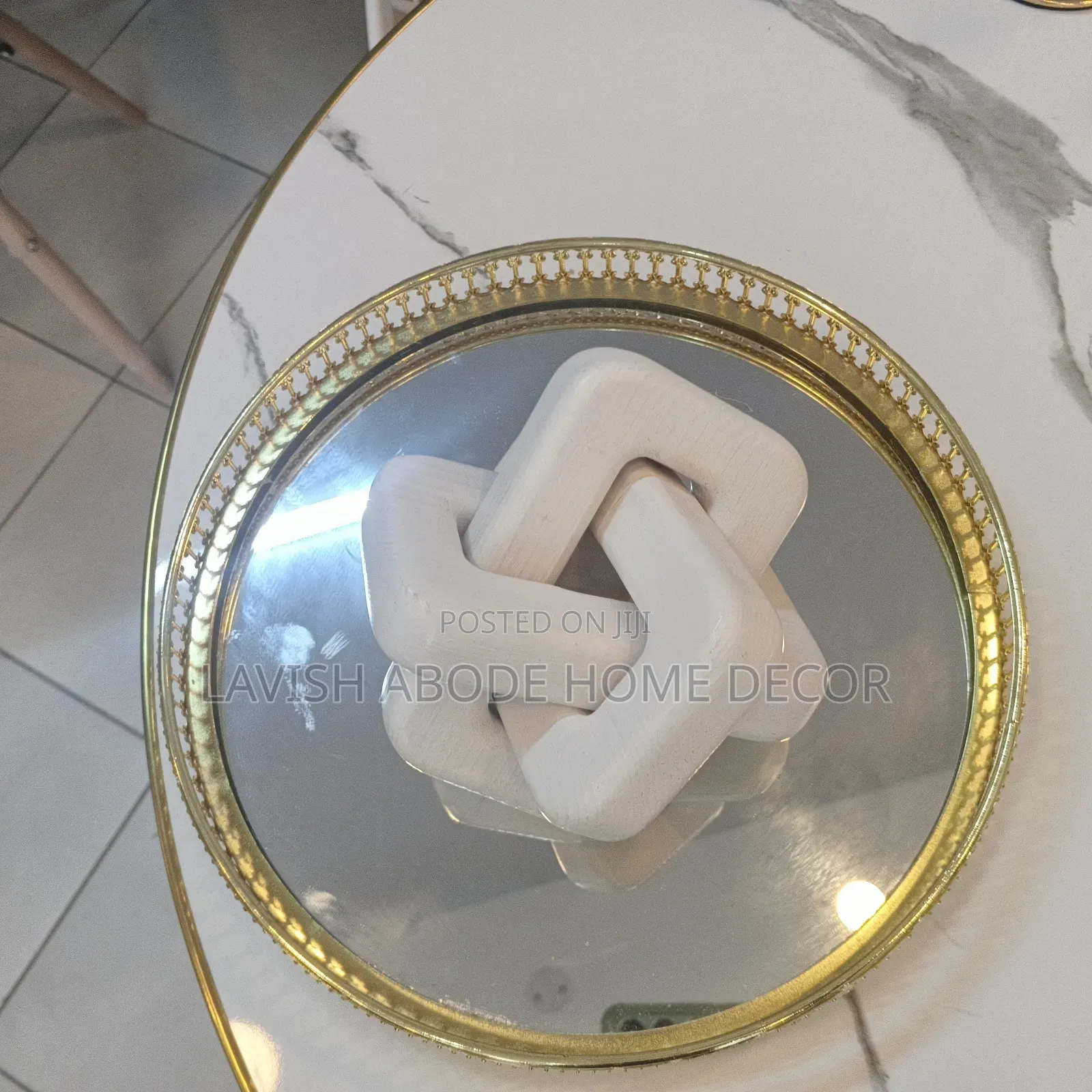 Natural Wood Knot Decor.