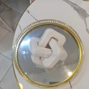 Natural Wood Knot Decor.