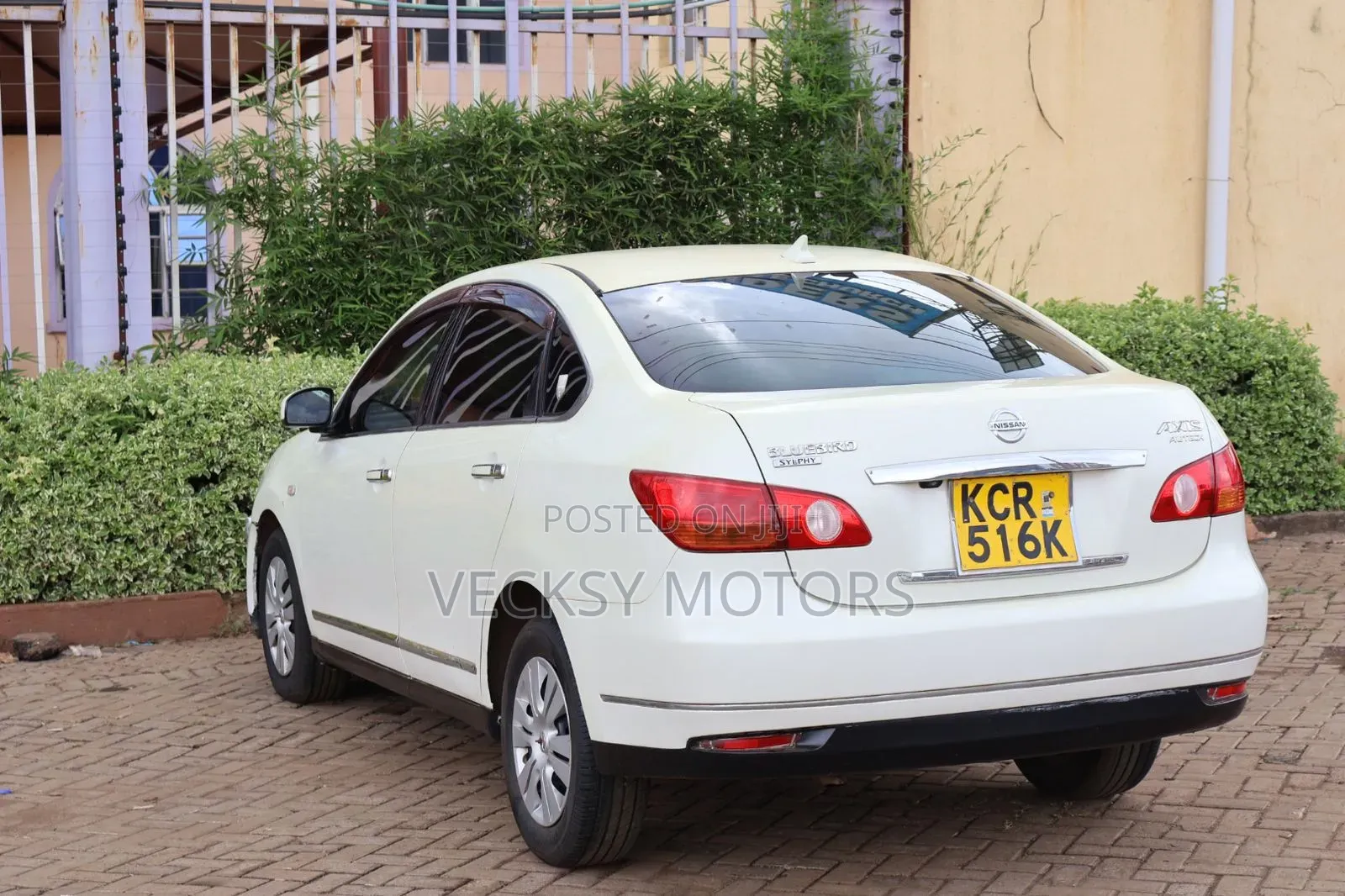 Nissan Bluebird 2012 Pearl