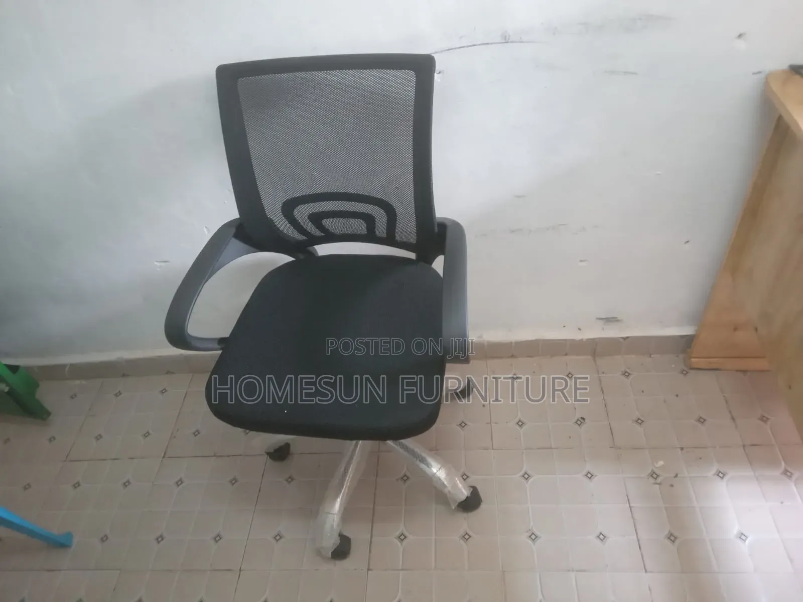 Simple and Classic Office Chair