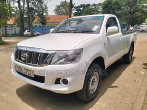 Toyota Hilux 2016 White