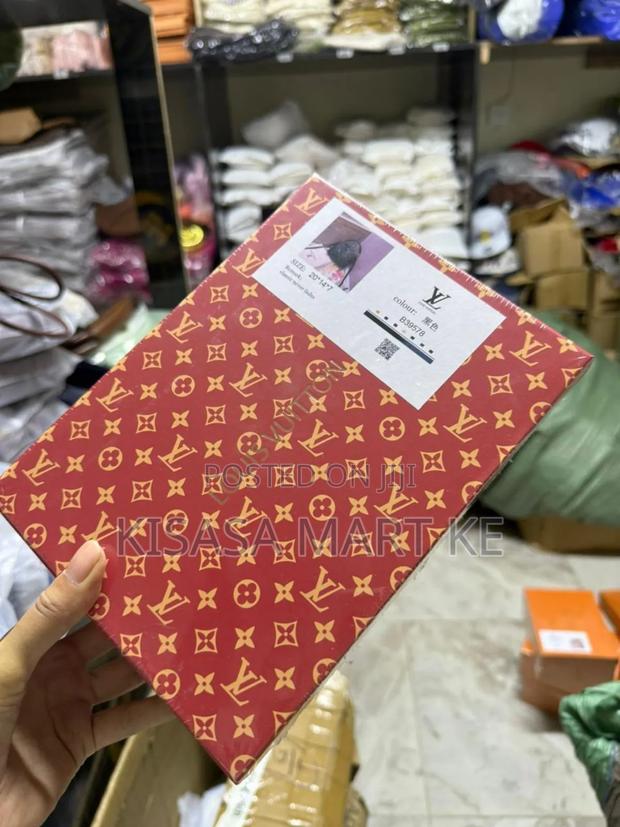 Louis Vuitton Ladies Hand Bag. - thumbnail 2