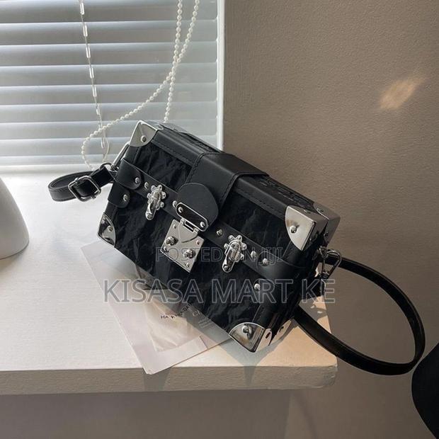 Ladies Sling Bag. - thumbnail 3