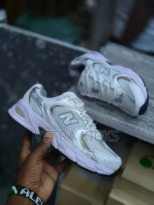 New Balance530 
Sizes 37/38/40/42/44/45
Silver