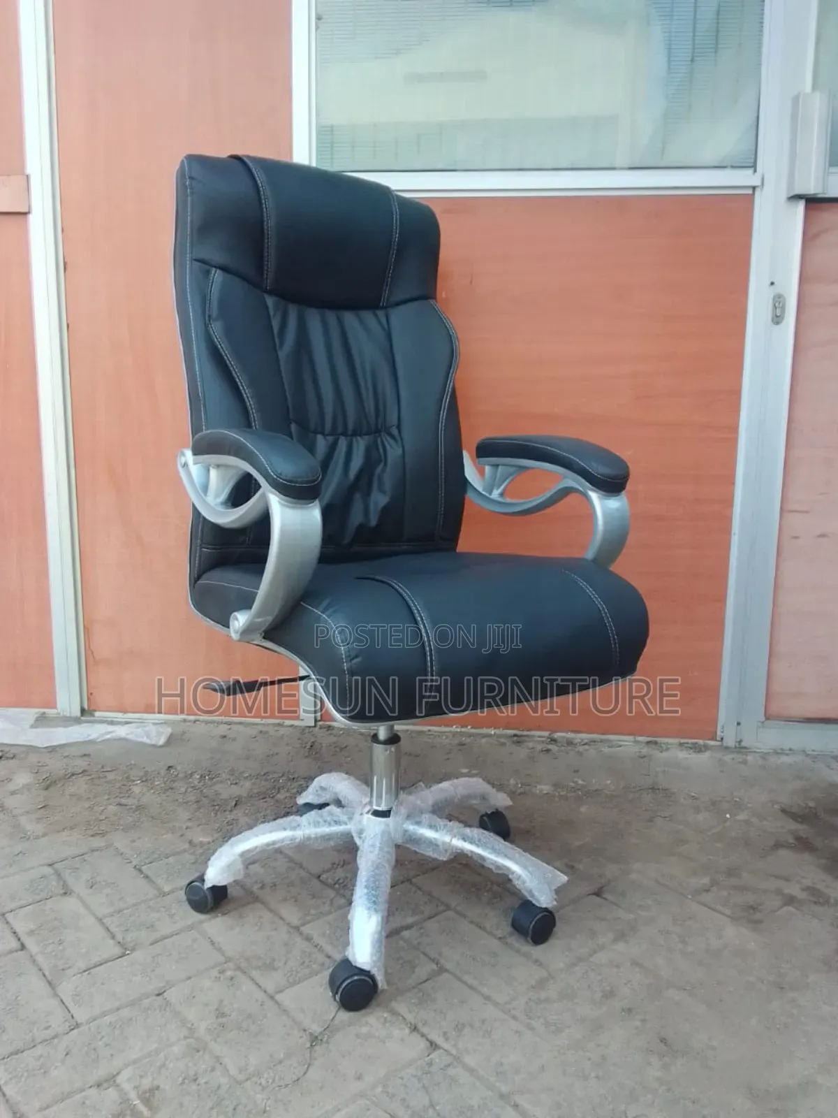 Armed Leather Office Chair