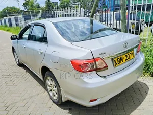 Toyota Corolla LE 4dr Sedan (1.8L 4cyl 4A) 2010 Silver