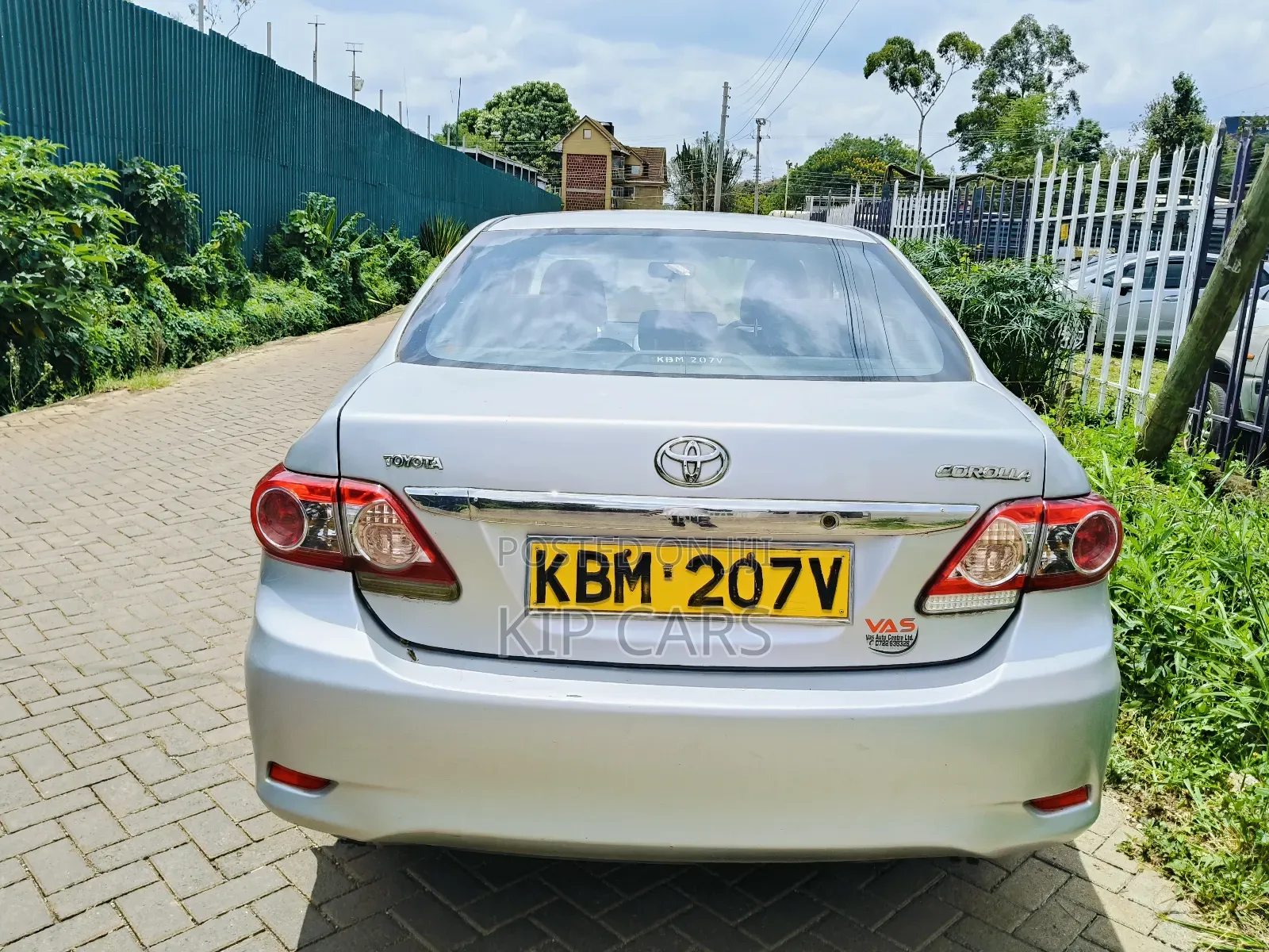 Toyota Corolla LE 4dr Sedan (1.8L 4cyl 4A) 2010 Silver