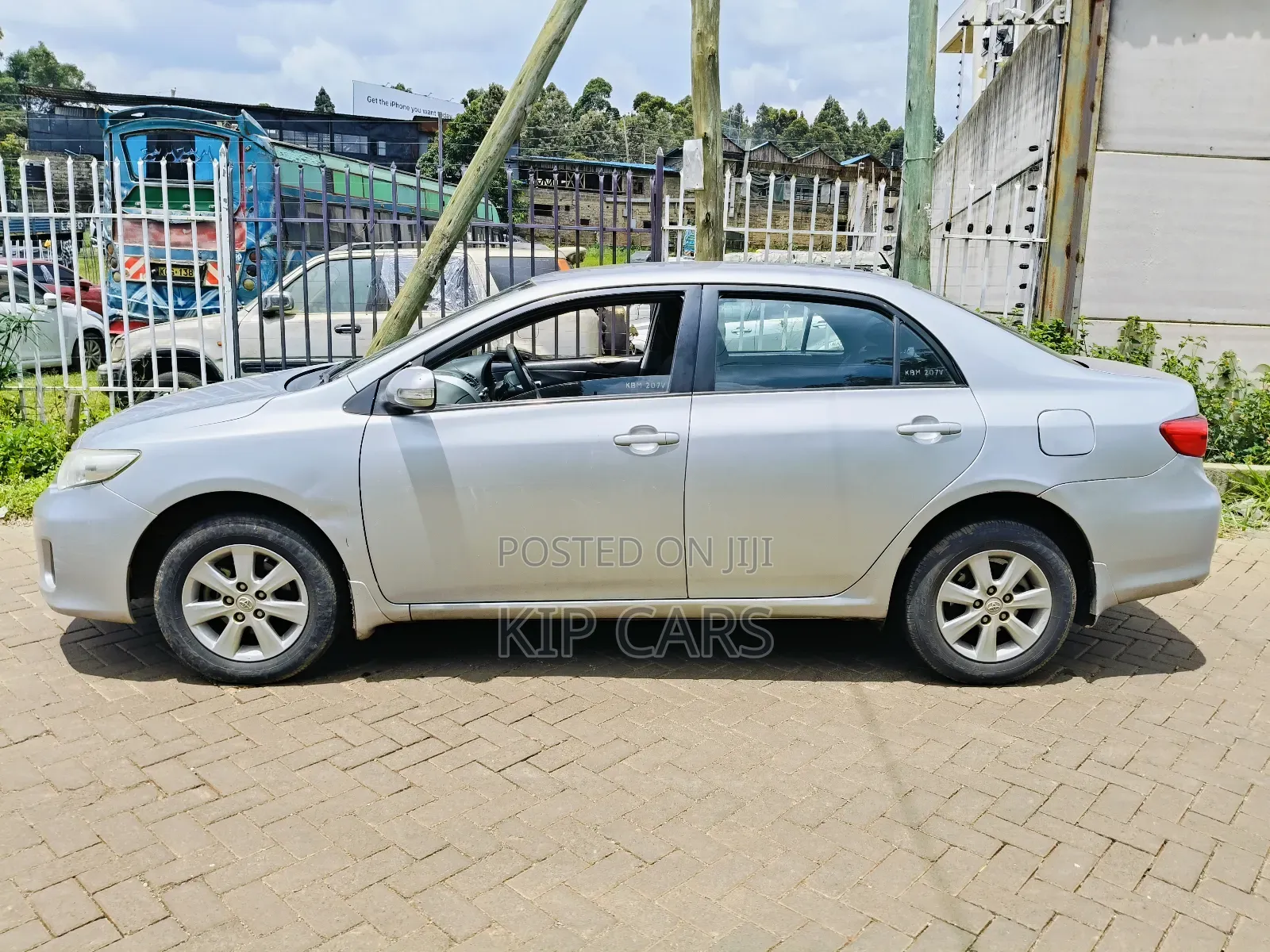 Toyota Corolla LE 4dr Sedan (1.8L 4cyl 4A) 2010 Silver