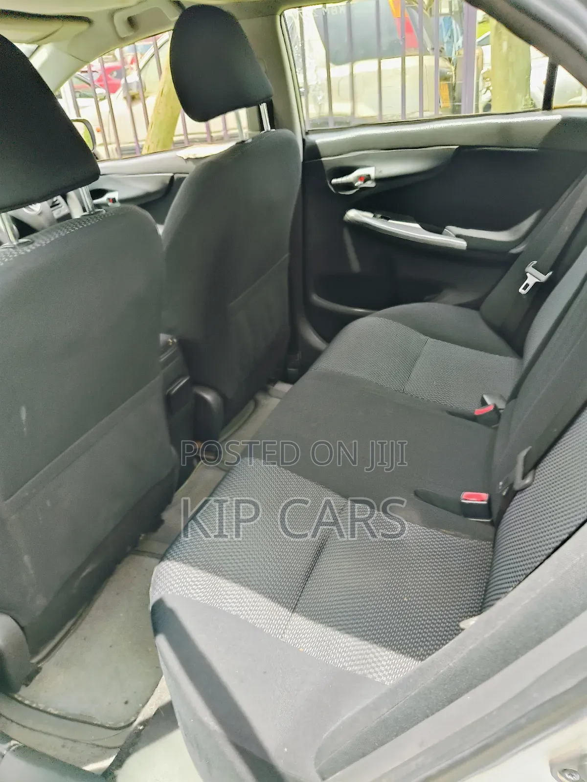 Toyota Corolla LE 4dr Sedan (1.8L 4cyl 4A) 2010 Silver